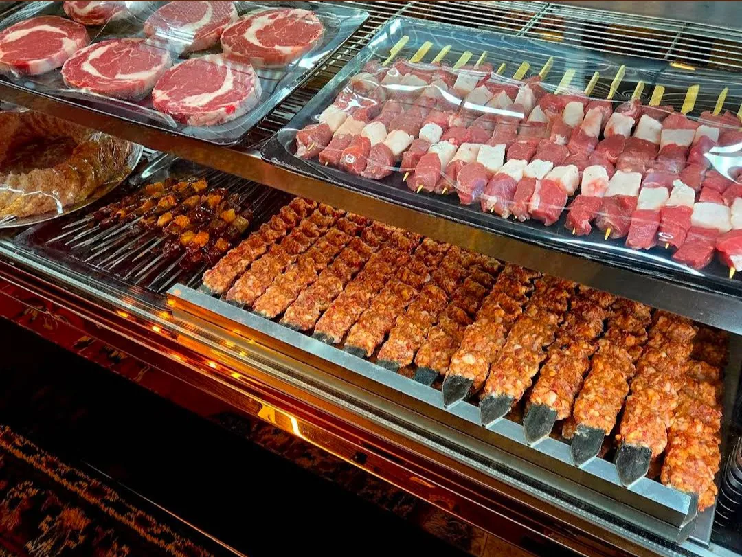 Tarihi Kebapçı Mustafa Usta kasap usulü et ve kebap vitrini